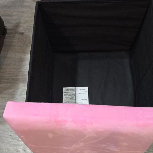 Hello Kitty Collapsible Storage Ottoman - Picture 14 of 16